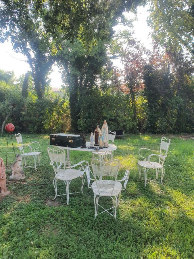 Manoir En Crau Hotel Arles Exterior photo