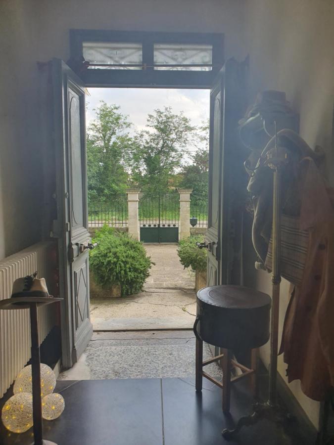 Manoir En Crau Hotel Arles Exterior photo